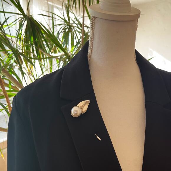 FERRAGAMO Vintage Leaf and Faux Pearl Silver Tone Stick Pin Lapel Hat - Picture 3 of 10